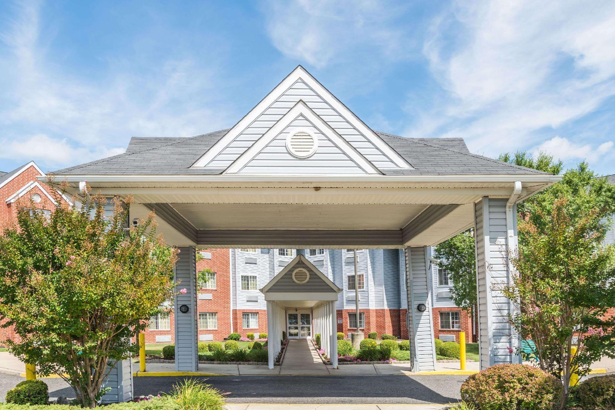 Microtel Inn & Suites By Wyndham Philadelphia Airport Exterior photo